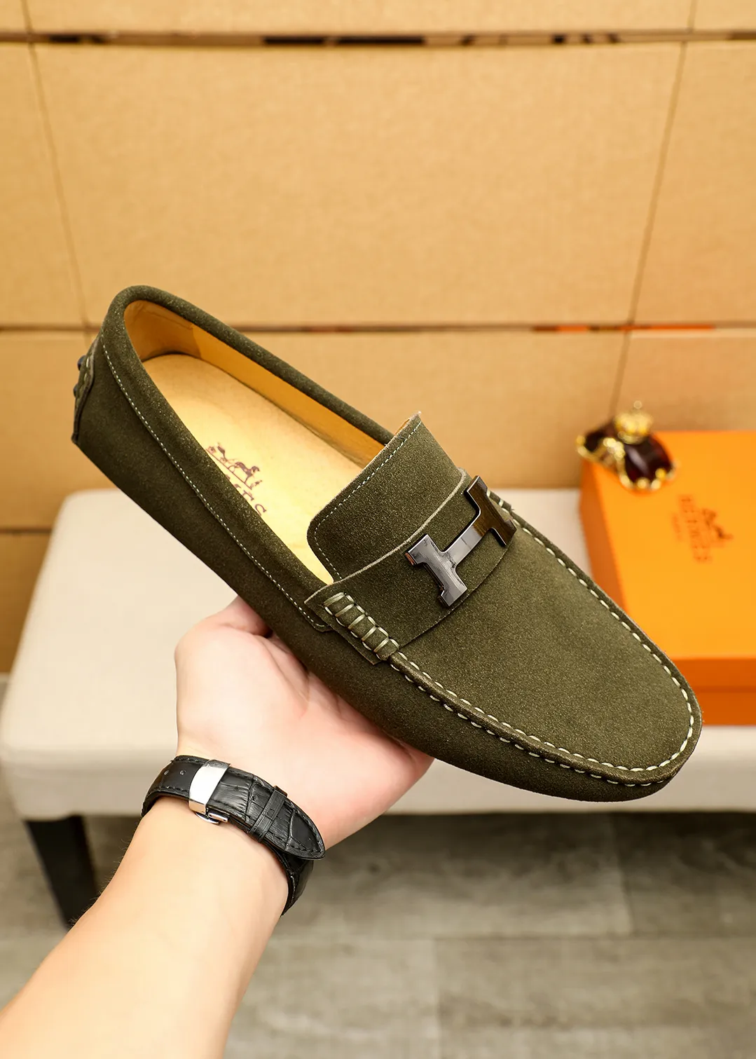 Men's shoes 💰380 💐 Product trademark: HERMES "Hermès" shoes. Regular size: 38-44 (45.46.47🉑️Customized) Product materials: Selected imported first-layer frosted cowhide upper + luxury hardware buckle, imported pig leather lining. Strong three-dimensional visual effect, original outsole color: 2 colors available